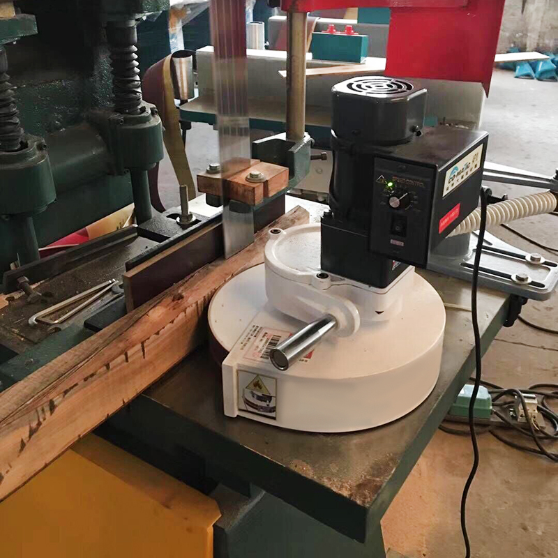 Woodworking Equipment - Automatyczny podajnik drewna do piły taśmowej