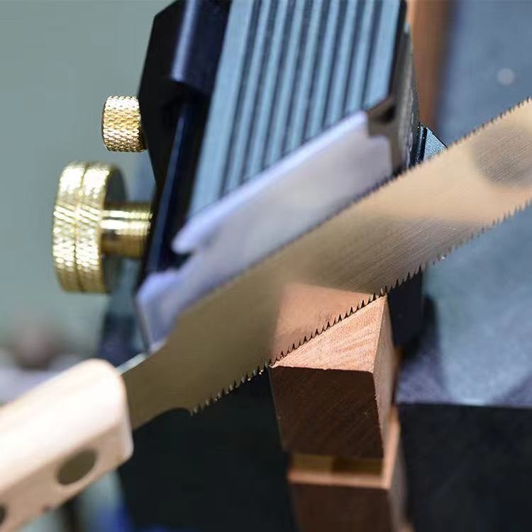 Magnetyczna prowadnica piły 45 – Dovetail Saw Fine recenzja i cena